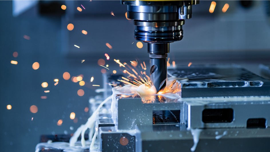 Твердосплавная фреза в шпинделе станка с ЧПУ