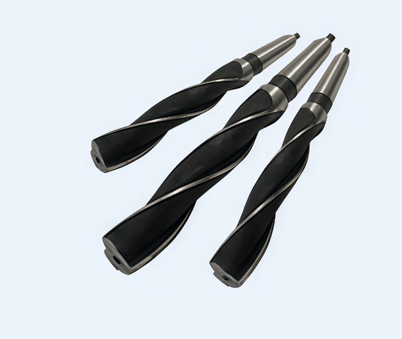 В чем ключевая разница между зенкованием и зенкерованием отверстий в металле.